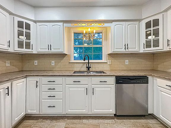 3rd image of 717 Laverne Ave
