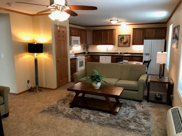 204 E 10th Ave, Emporia, KS 66801