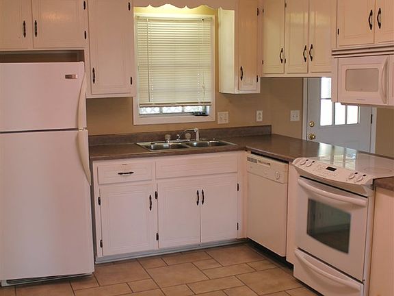 3rd image of 204 Auburn Dr
