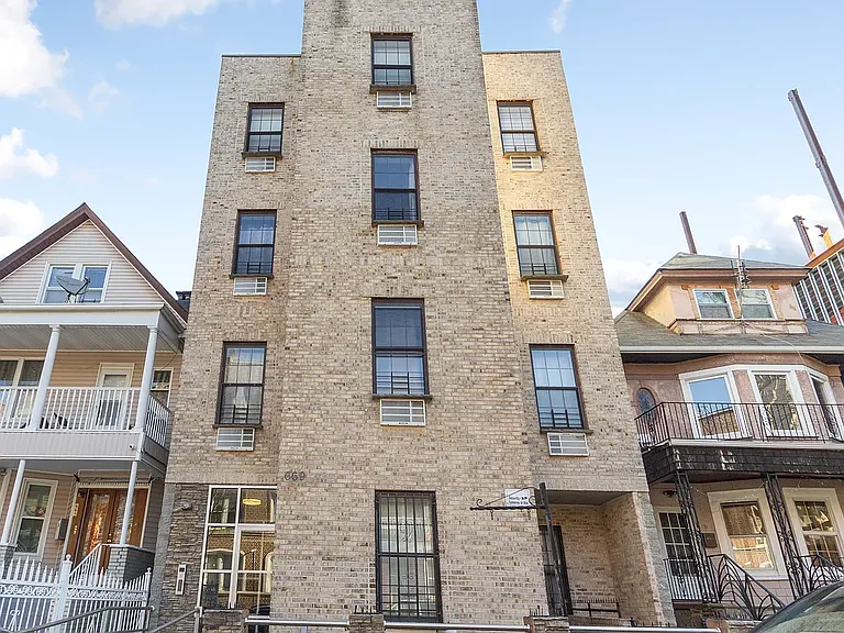 669 E 21st St #1F — Photo 10