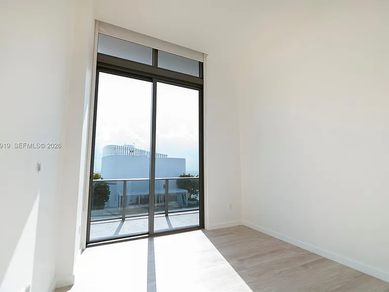 45 SW 9th St #4906 — Photo 36