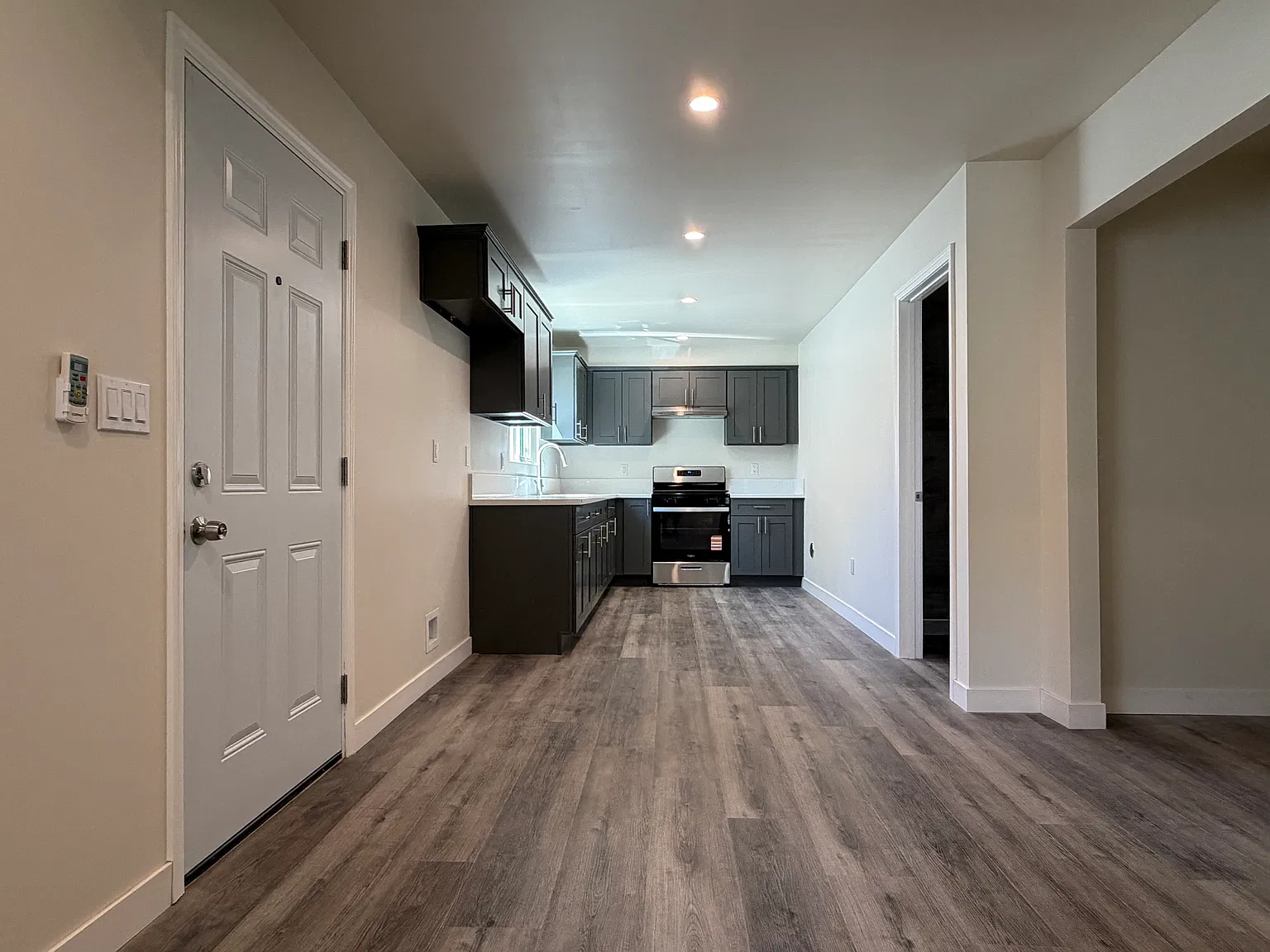 2 bed, 800 sqft, $2,700 — Photo 2