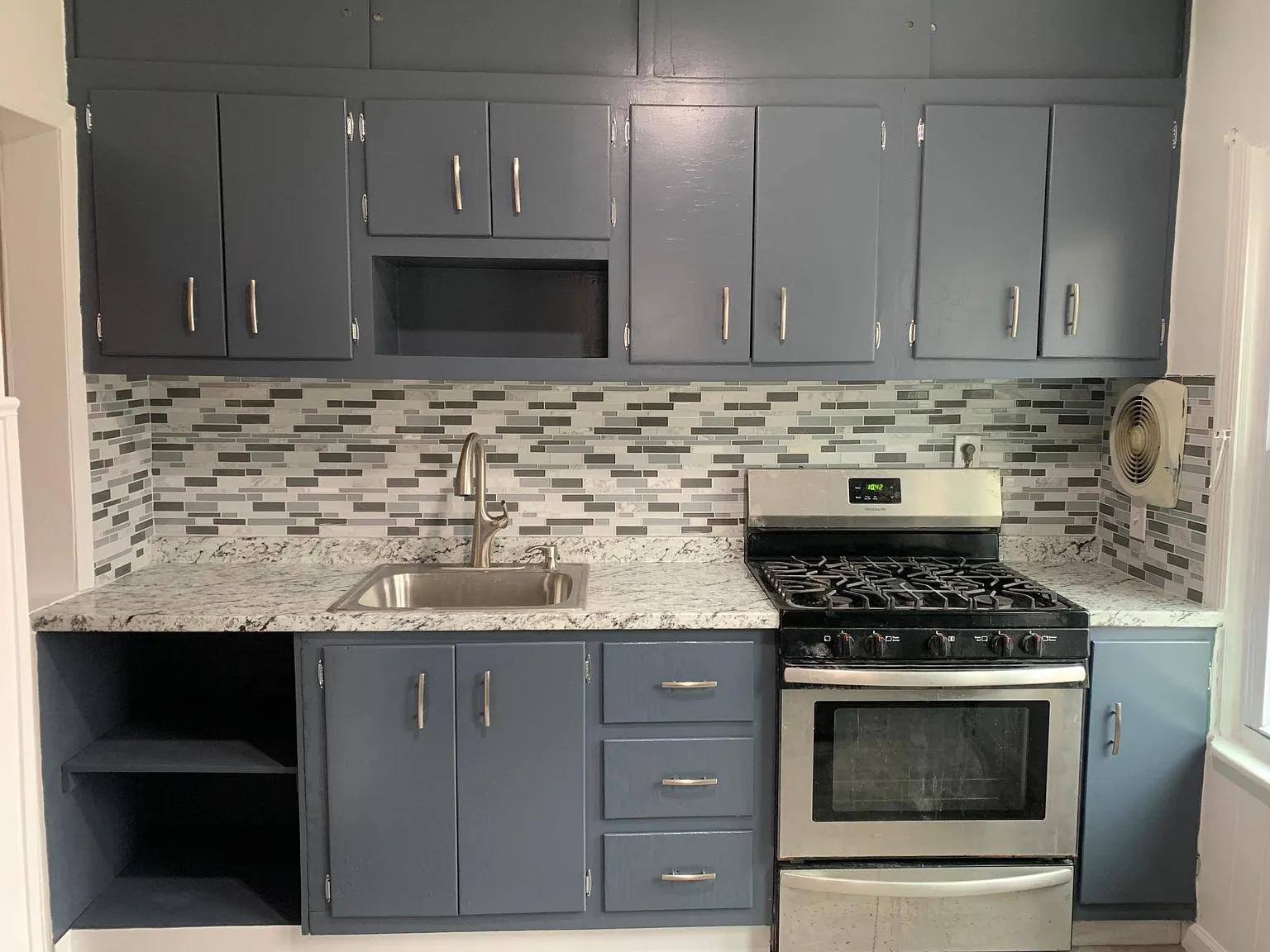 3 bed, 1.5 bath, $4,700 — Photo 3