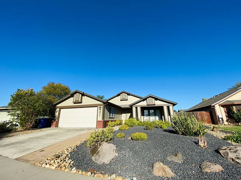 271 Allport Dr — Photo 1