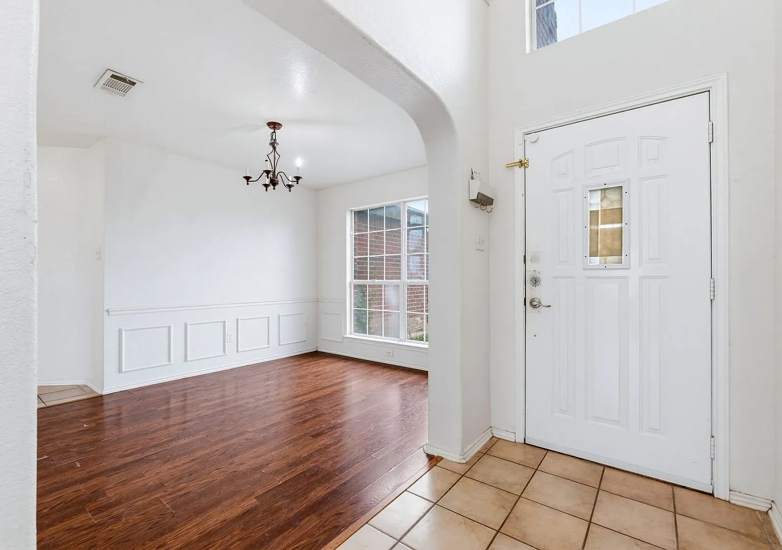 4405 Twin Oaks Cir — Photo 2