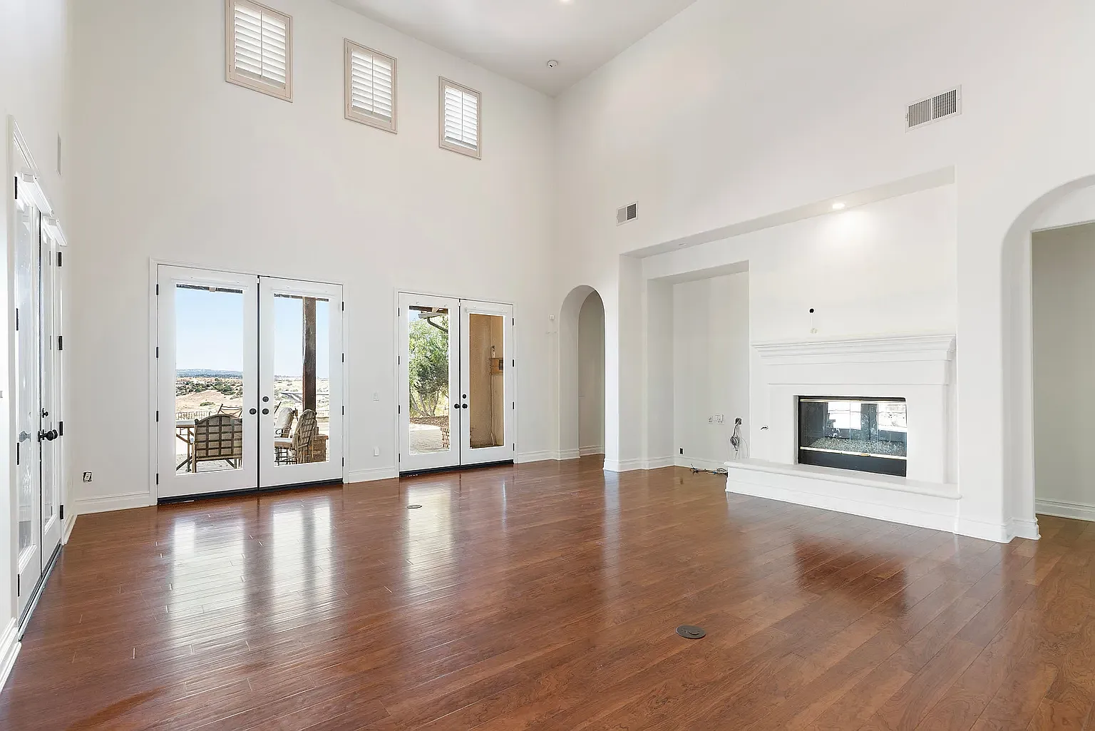 4 bed, 3.5 bath, 3582 sqft, $12,500 — Photo 4