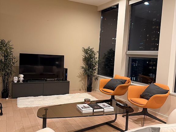 4th image of 1127 Wilshire Blvd