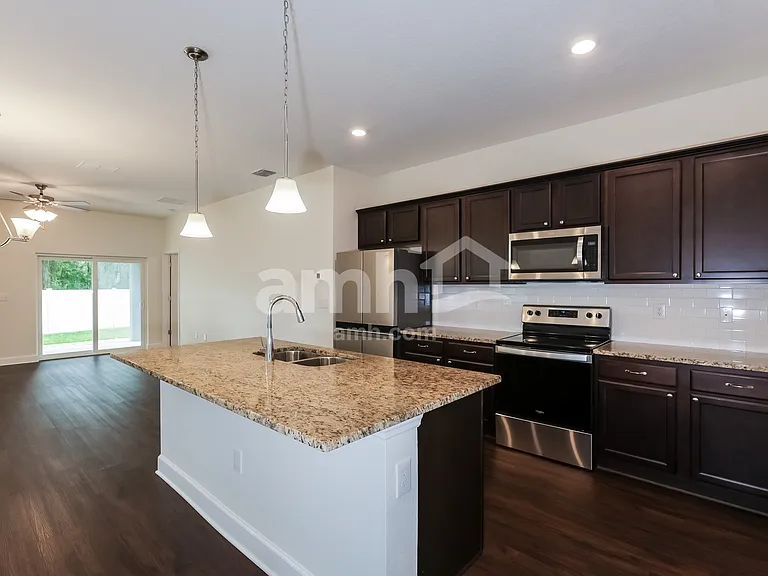 1028 Walden Pond Dr — Photo 6