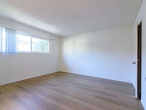 4th image of 4248 Troost Ave #4
