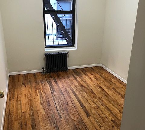 4th image of 208 Thompson St APT 5