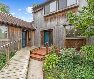 2147 Pauline Ct, Ann Arbor, MI, 48103