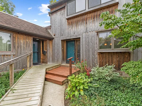 2147 Pauline Ct, Ann Arbor, MI 48103