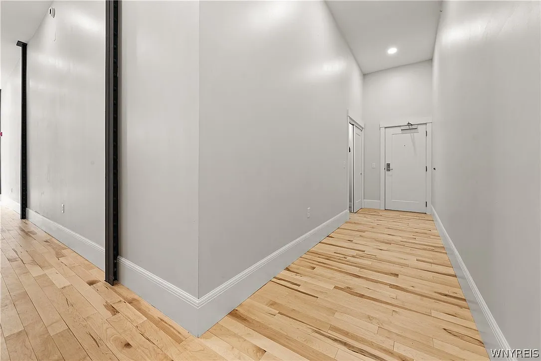 2 bed, 1.0 bath, 1010 sqft, $2,375 — Photo 4