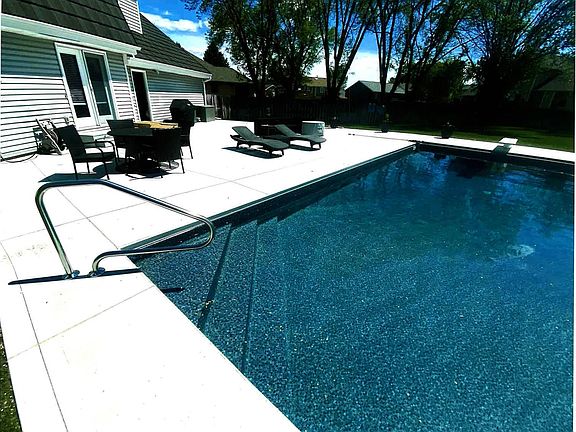 2nd image of 300 Regency Ct