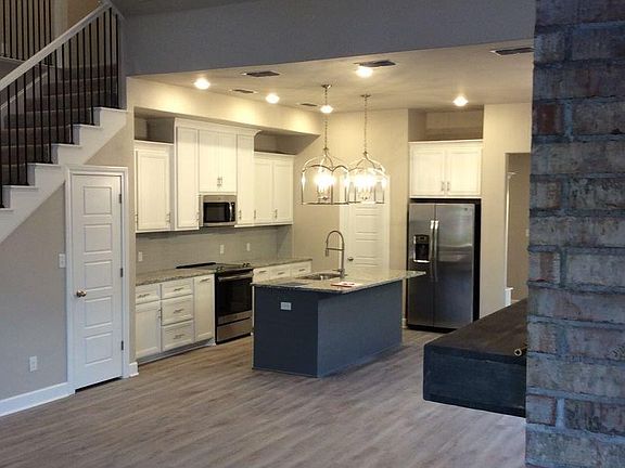 4th image of 2105 Glenna Goodacre Blvd