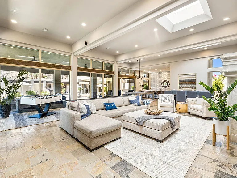 Guest living room