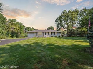 3742 Norton Rd, Howell, MI 48843