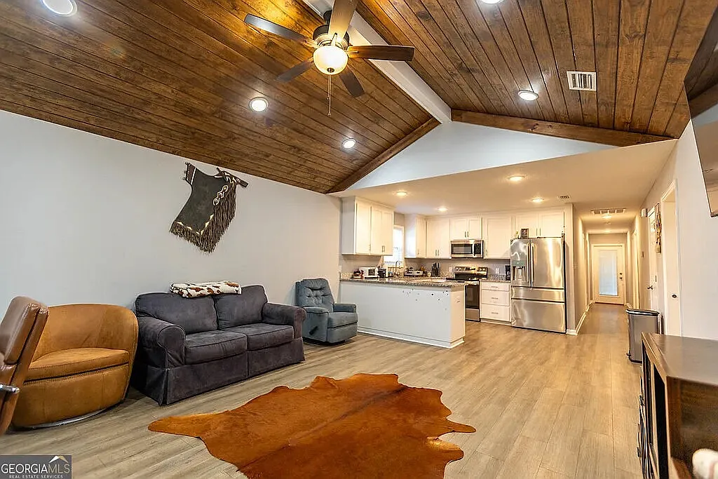 3 bed, 1302 sqft, $1,700 — Photo 4
