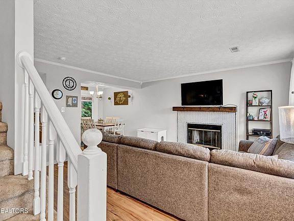 4th image of 3214 Kingsmore Dr