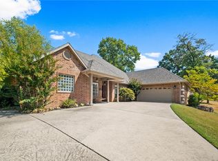 9421 Mountain Lake Dr, Rogers, AR 72756