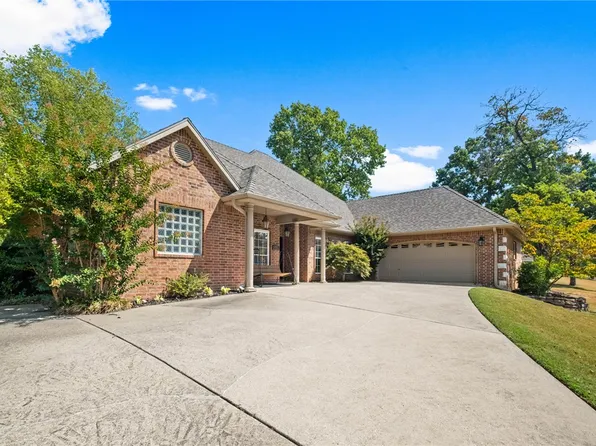 9421 Mountain Lake Dr, Rogers, AR 72756