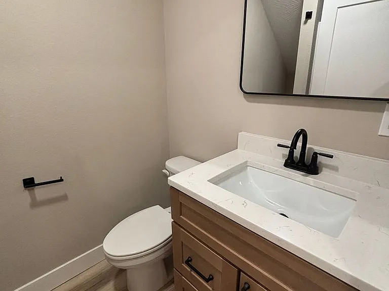 106 E Sycamore St — Photo 30