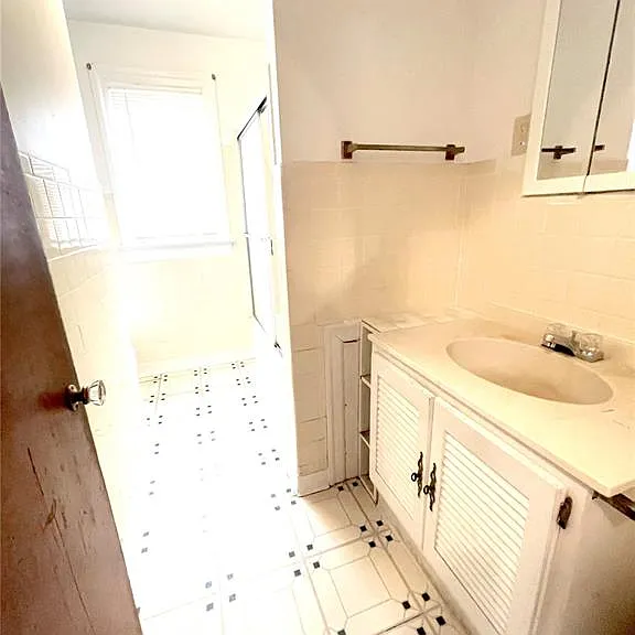 1911 Foster Dr — Photo 14