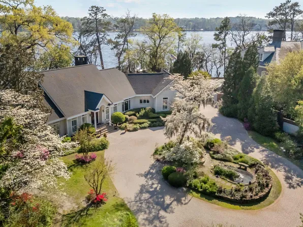 211 Wilson Point Road, Trent Woods, NC 28562