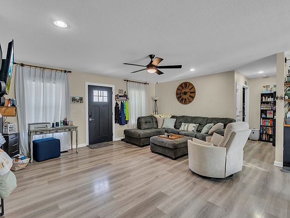2nd image of 1223 Quail Hollow Cir