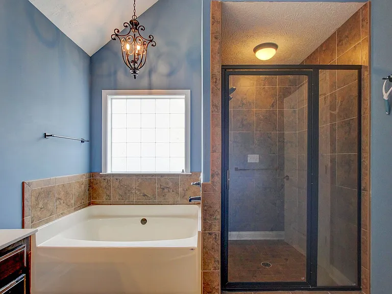 716 Cavalier Dr — Photo 25
