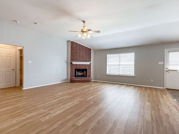 5th image of 2708 Douglas Dr