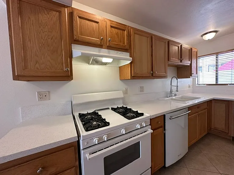 22865 Del Valle St #6 — Photo 7