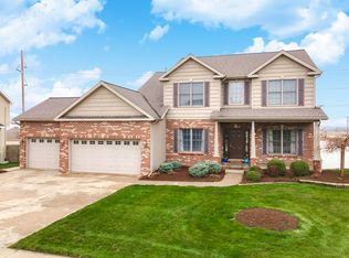 2608 Cadillac Rd, Bloomington, IL 61705