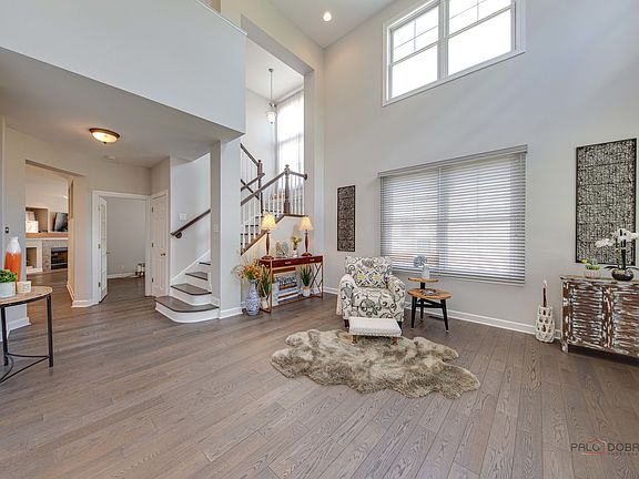 3rd image of 1590 Fielding Dr