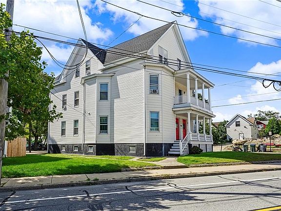 3rd image of 986 Smith St