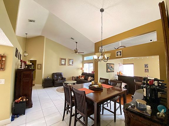 Dining / Licing Area