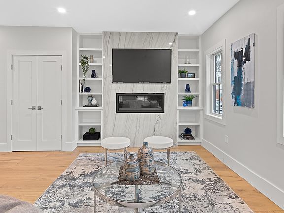 4th image of 152 Charles St #1