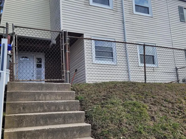 537 Saint Marys Dr, Steelton, PA 17113