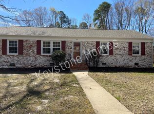 1 Crosby Cir, Poquoson, VA 23662