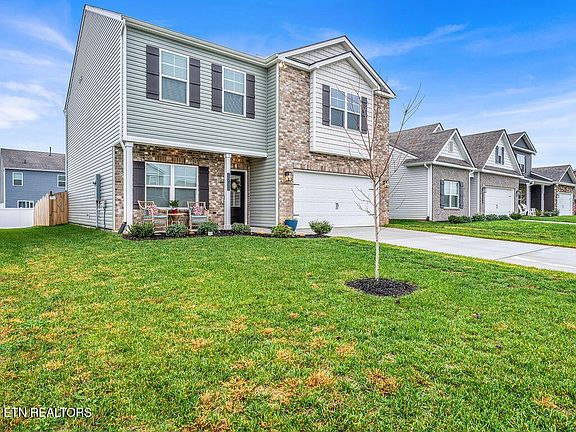 3rd image of 1711 Newbury Ln
