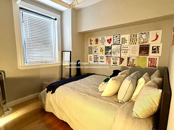 5th image of 583 Beacon St APT 2