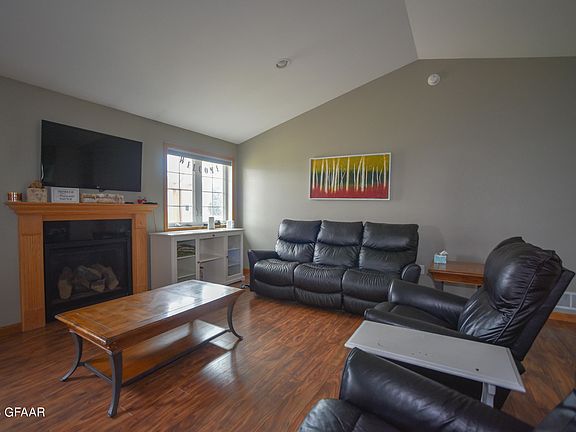 4th image of 2415 42nd Ave S