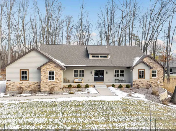 2442 Loxley Ct, Suamico, WI 54173