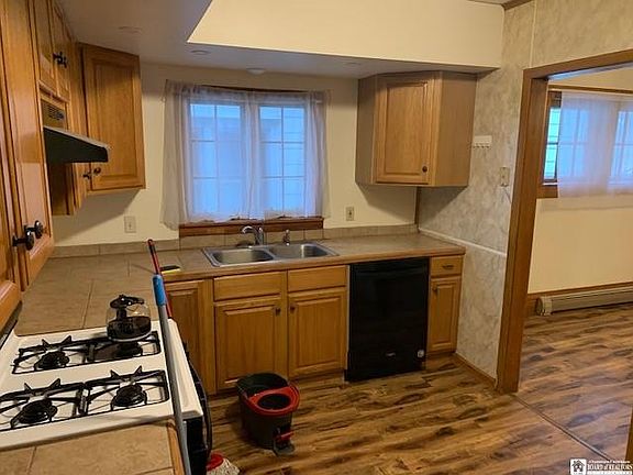 2nd image of 912 Newland Ave