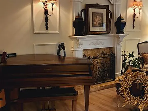 20045 NW 65th Ct, Hialeah, FL 33015