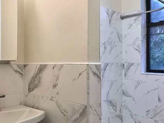 3rd image of 333 W 19th St APT 3n