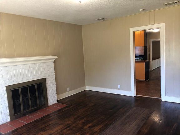 4th image of 4532 Blackstone Dr