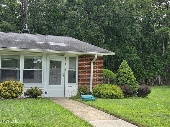 3rd image of 219F Buckingham Court