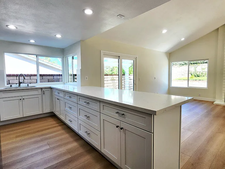 2573 Crown Way — Photo 3