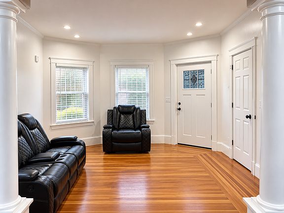 3rd image of 9 Maple St Floor 1